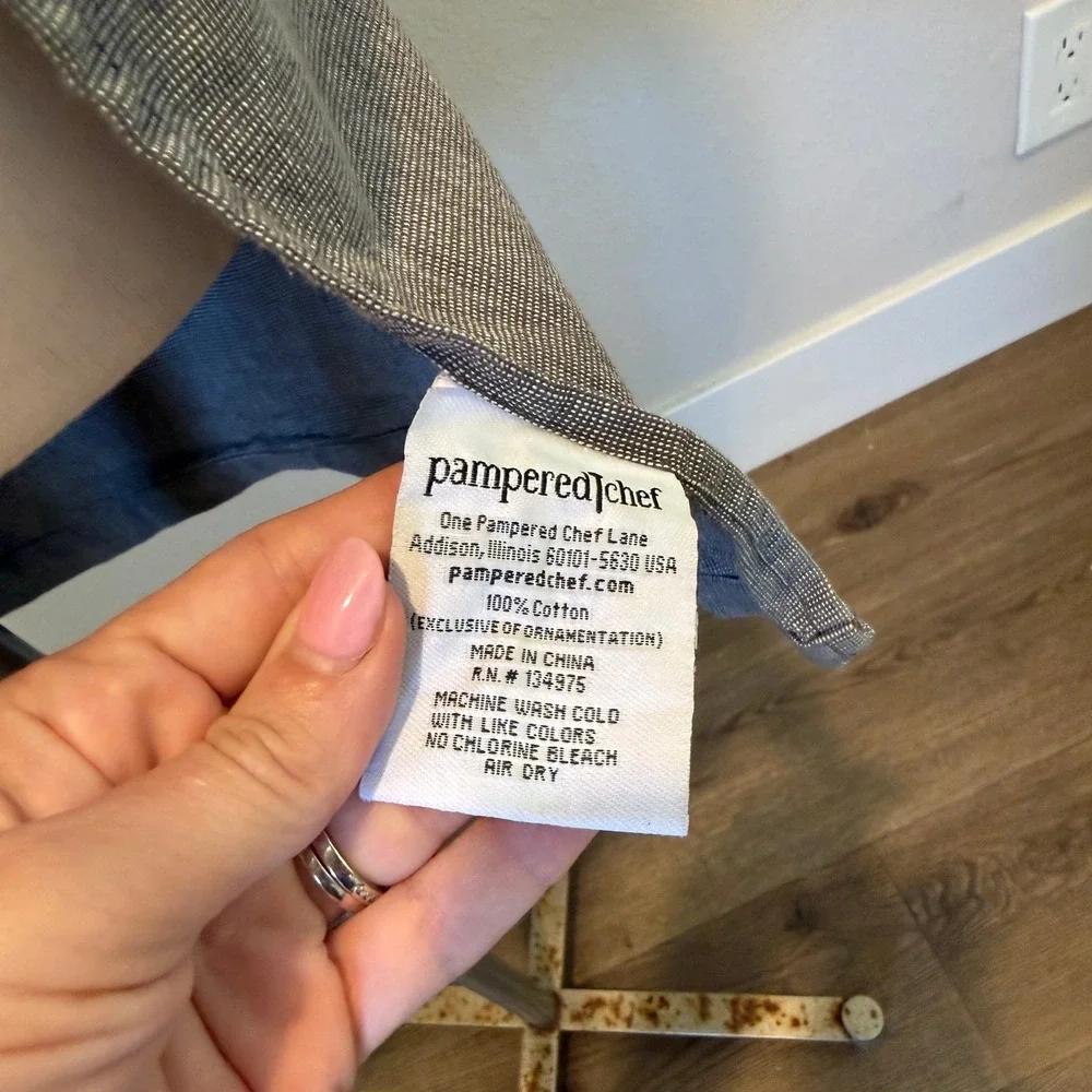 Pampered Chef Grey Chambray Cotton Apron with Pockets‎ and Teal Ties Logo
